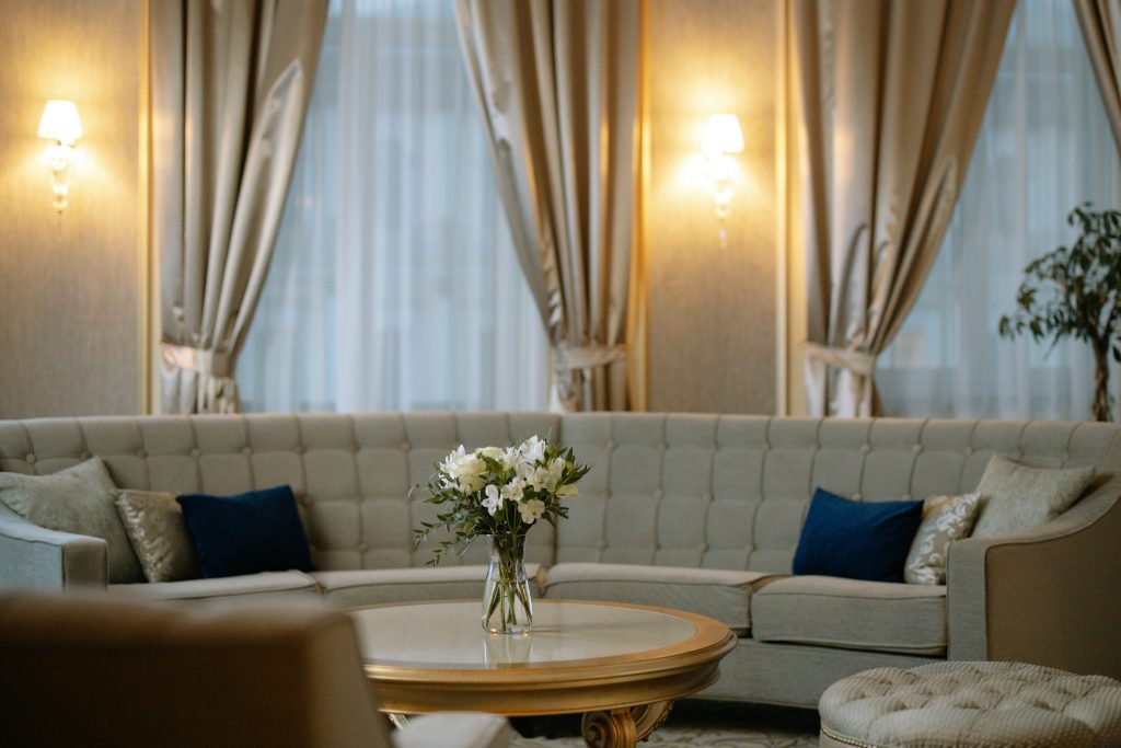 10 Elegant Living Room Design Ideas - Embrace Luxury in Your Everyday Living 8 pexels cottonbro 6467627