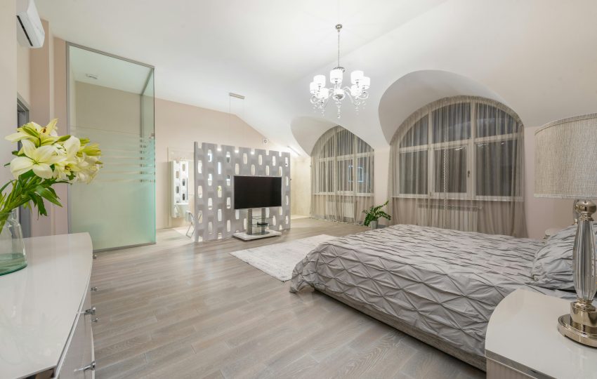 Modern Home Interior Design Creating Stylish & Functional Living Spaces 8 Modern home interior design with neutral colors, smart storage solutions, elegant furniture, and natural light creating a comfortable and stylish living space.