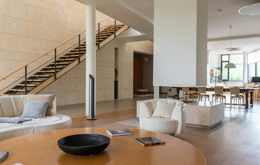 Alt Text: 4BHK luxury Vastu Shastra interior design in Mumbai 2025 featuring modern interiors blended with traditional Vastu principles, showcasing elegant living spaces, balanced layouts, and stylish décor for a harmonious lifestyle.