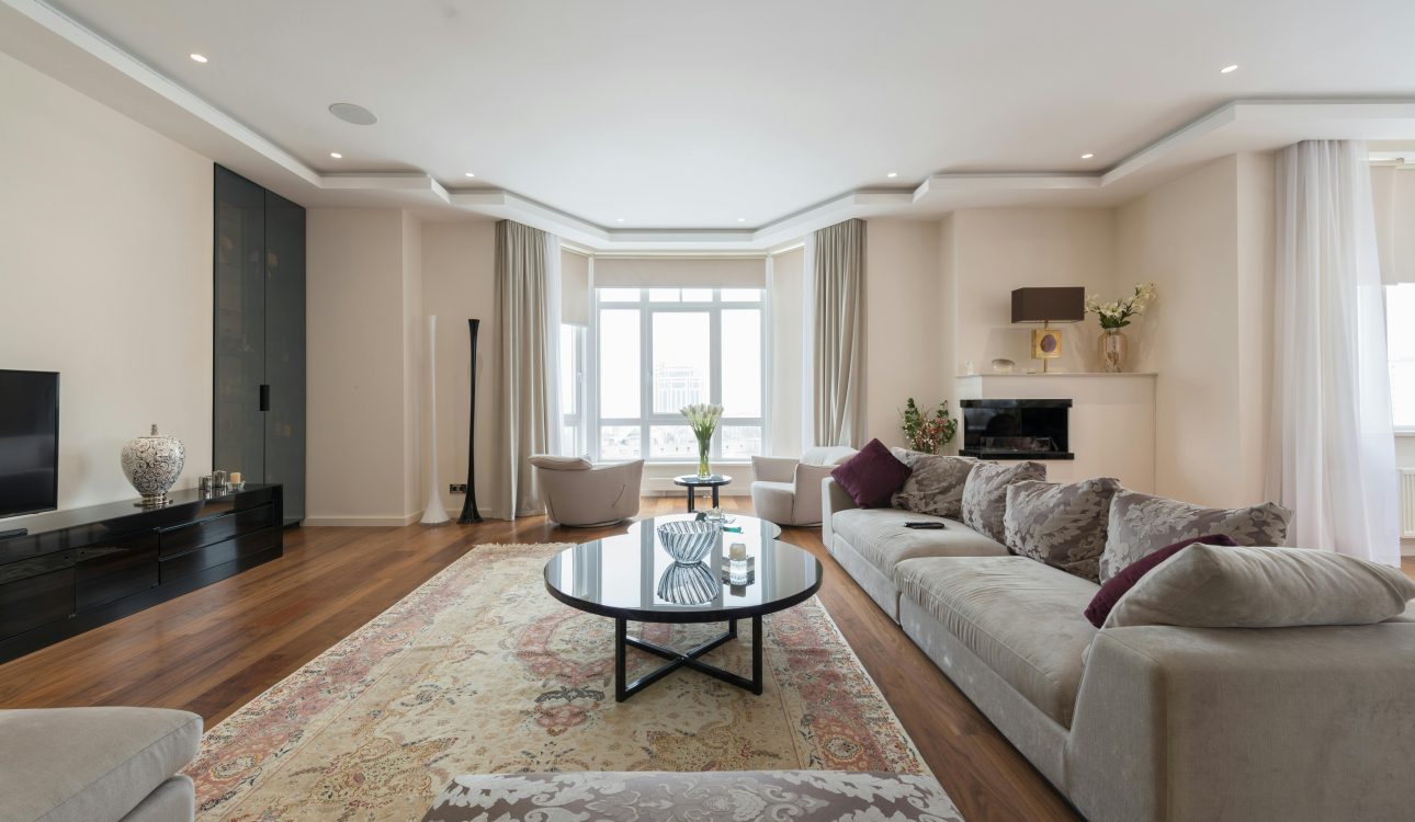 Elegant and modern Mumbai home interior designed with luxurious furnishings, warm lighting, and personalized decor accents.