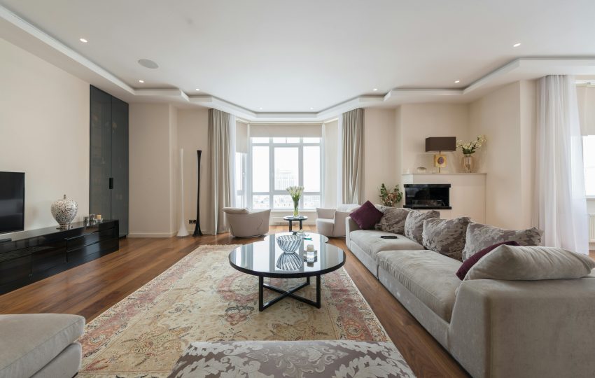 Premier Interior Design Company in Mumbai for Stunning Home Makeovers 1 Elegant and modern Mumbai home interior designed with luxurious furnishings, warm lighting, and personalized decor accents.