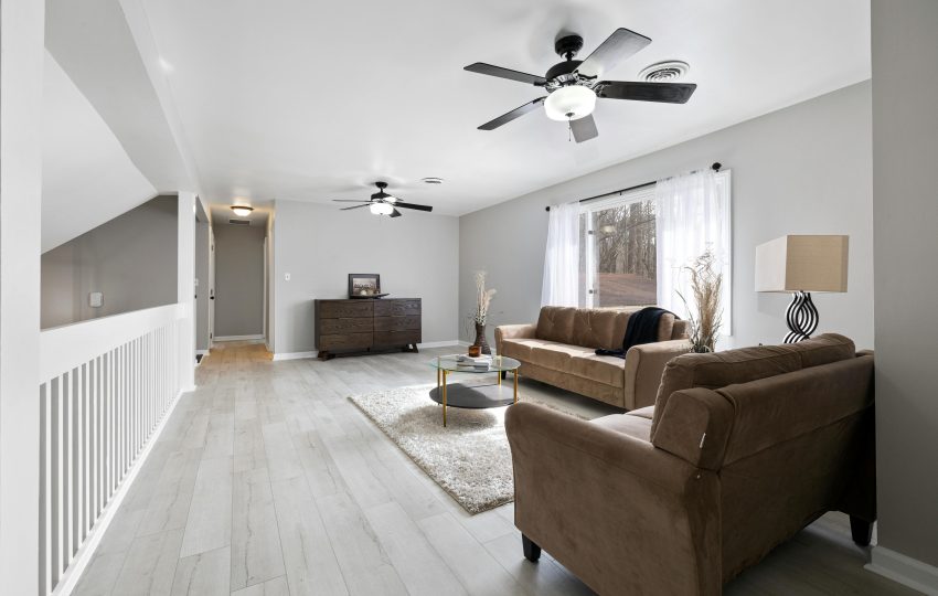 Affordable Yet Luxurious Best Interior Designers in Powai, Mumbai 2 Interior design in a modern Powai apartment featuring elegant lighting, minimalist furniture, and warm textures that reflect budget-friendly sophistication.