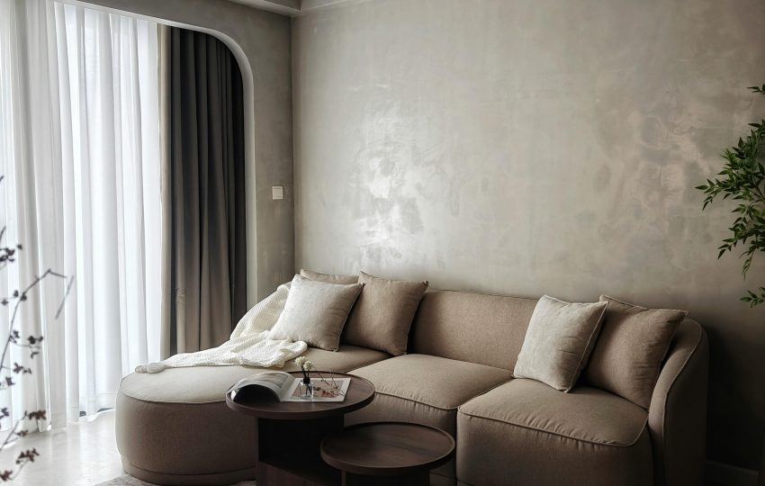 Luxury home interior design Mumbai 2025 – elegant living room with designer furniture and modern decor